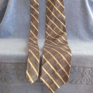 🏈 Donna Karan Signature necktie possible NFL link